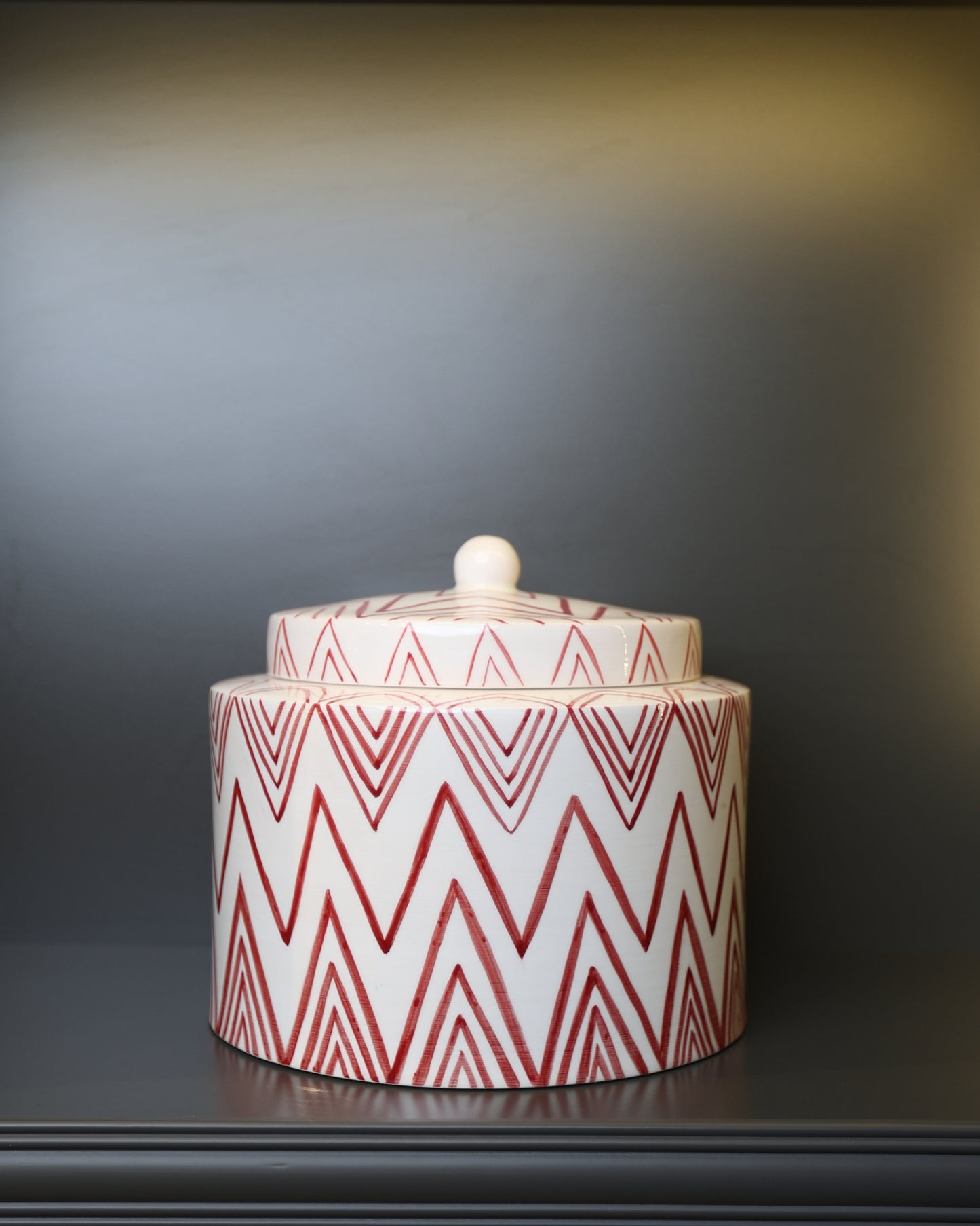 Kırmızı Geometrik Desenli Kapaklı Seramik Küp