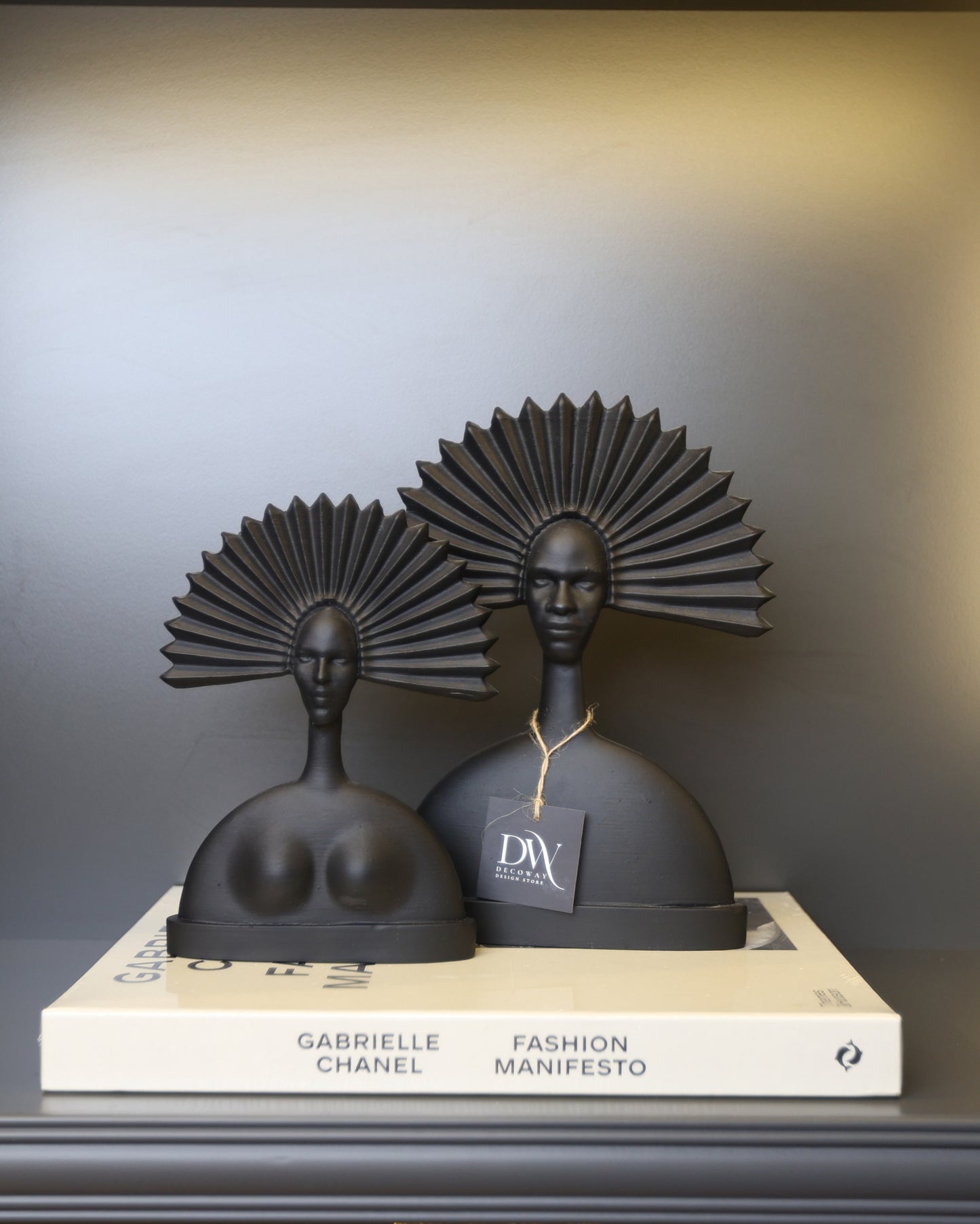 Siyah & Bronz Modern Kadın Figürü