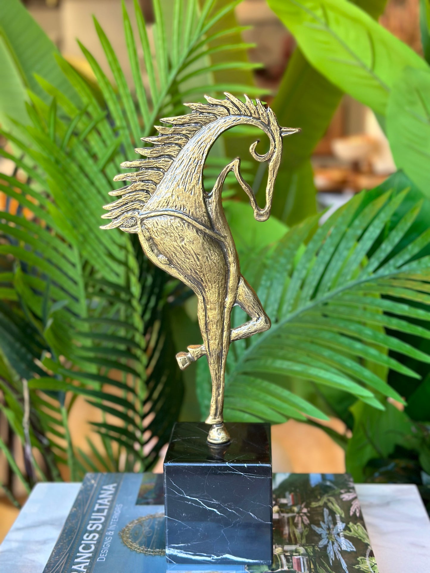 Bronz At Heykel – Siyah Mermer Kaideli