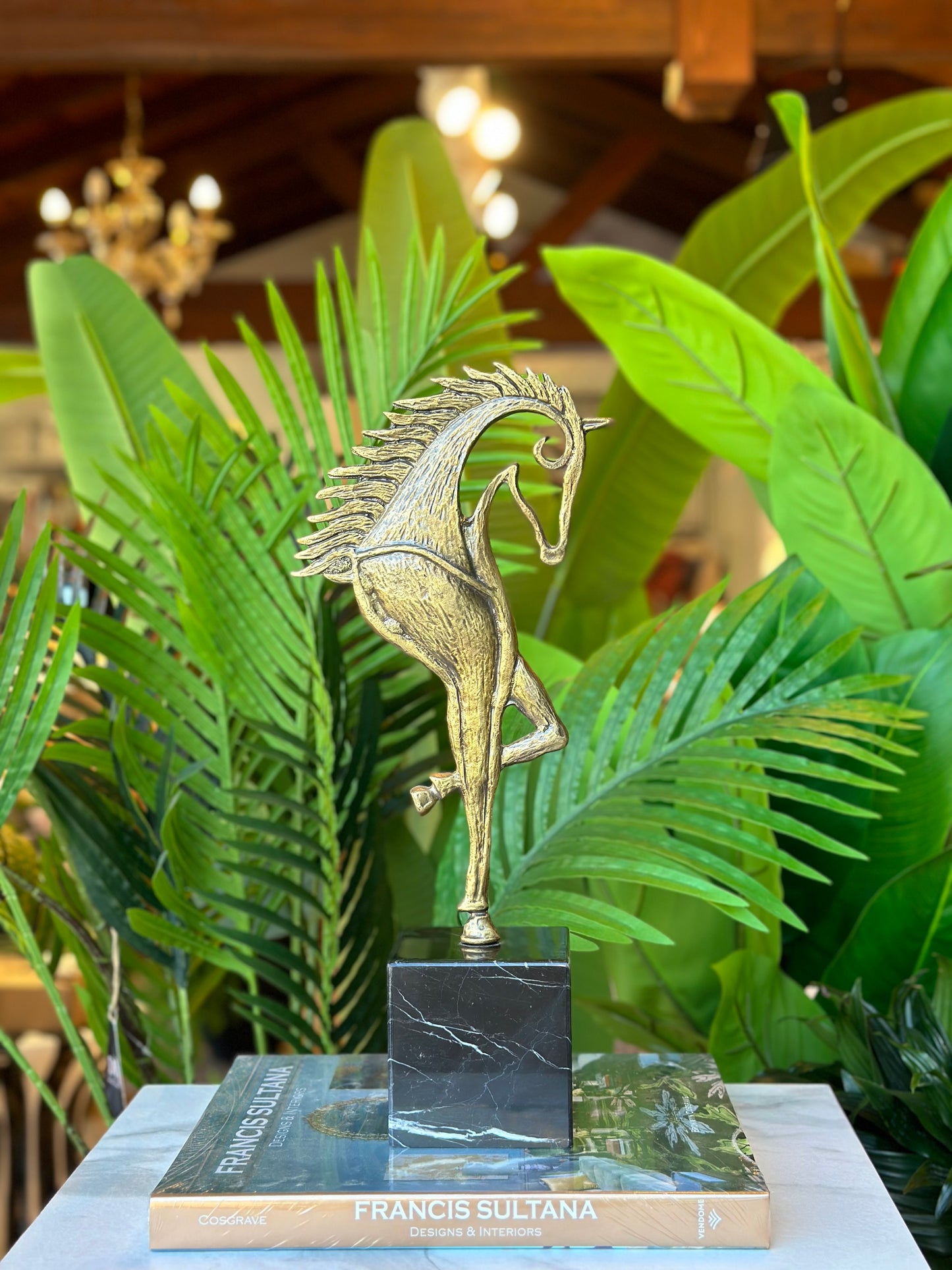 Bronz At Heykel – Siyah Mermer Kaideli