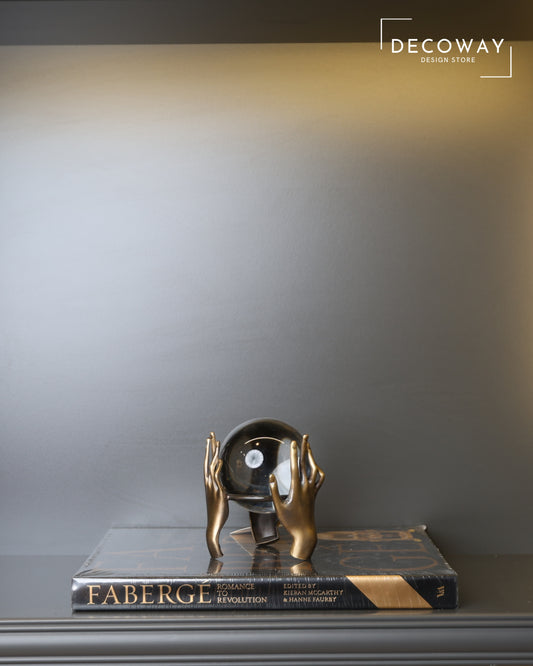 Bronz Detaylı Cam Küre – Kadın Eli Dekoratif Obje