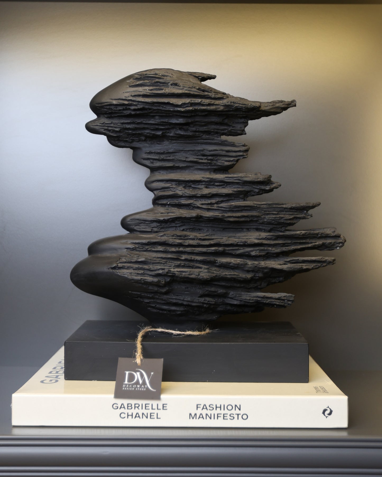 Katmanlı Siyah Kaya Form Heykel